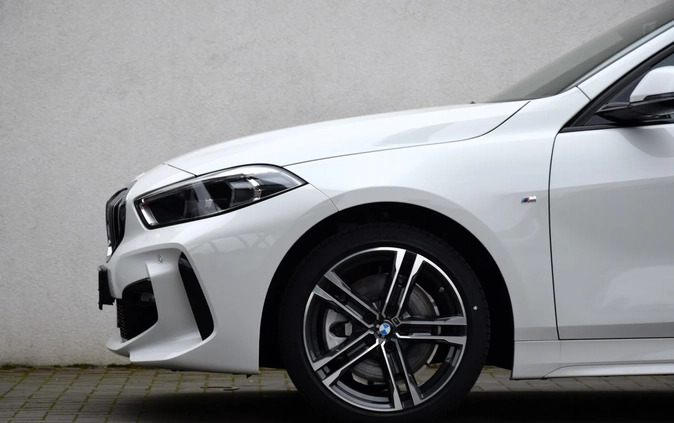 BMW Seria 1 cena 159500 przebieg: 4000, rok produkcji 2023 z Stąporków małe 379